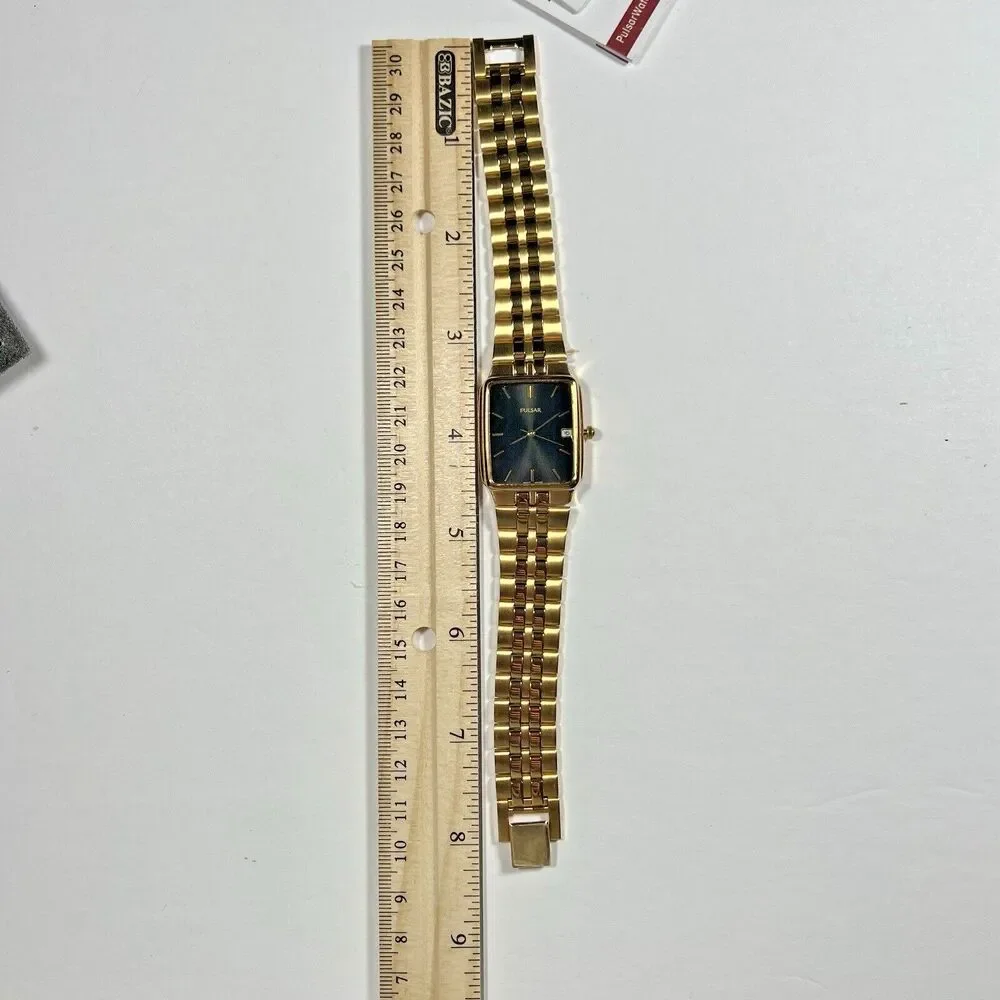 Men's Pulsar rectangular Watch Quartz. Mov't Japan VX32-X154 Gold Black date